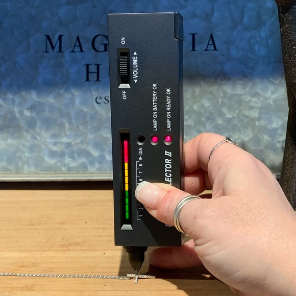 #179 0.17 cttw Moissanite cross necklace - Picture 8 of 8